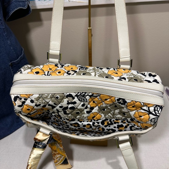 Vera Bradley Caroline Go Wild 2013 Retired Pattern with Leather Trim RARE - Picture 3 of 10